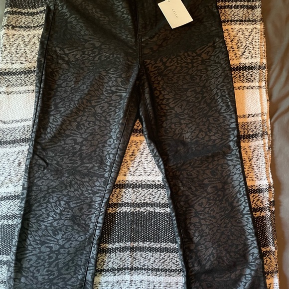 Leopard Cello Cropped Skinnies - Picture 2 of 2